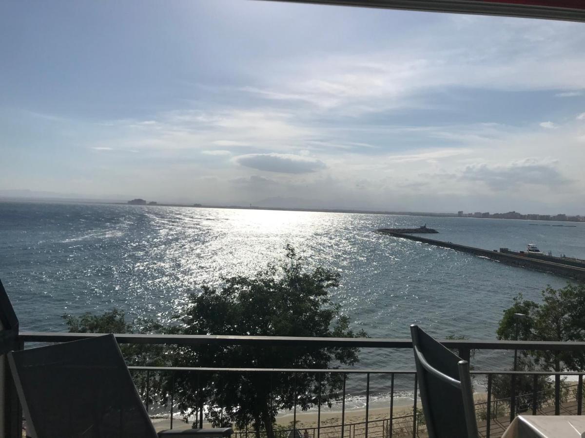 Far Bay Lägenhet Rosas Exteriör bild